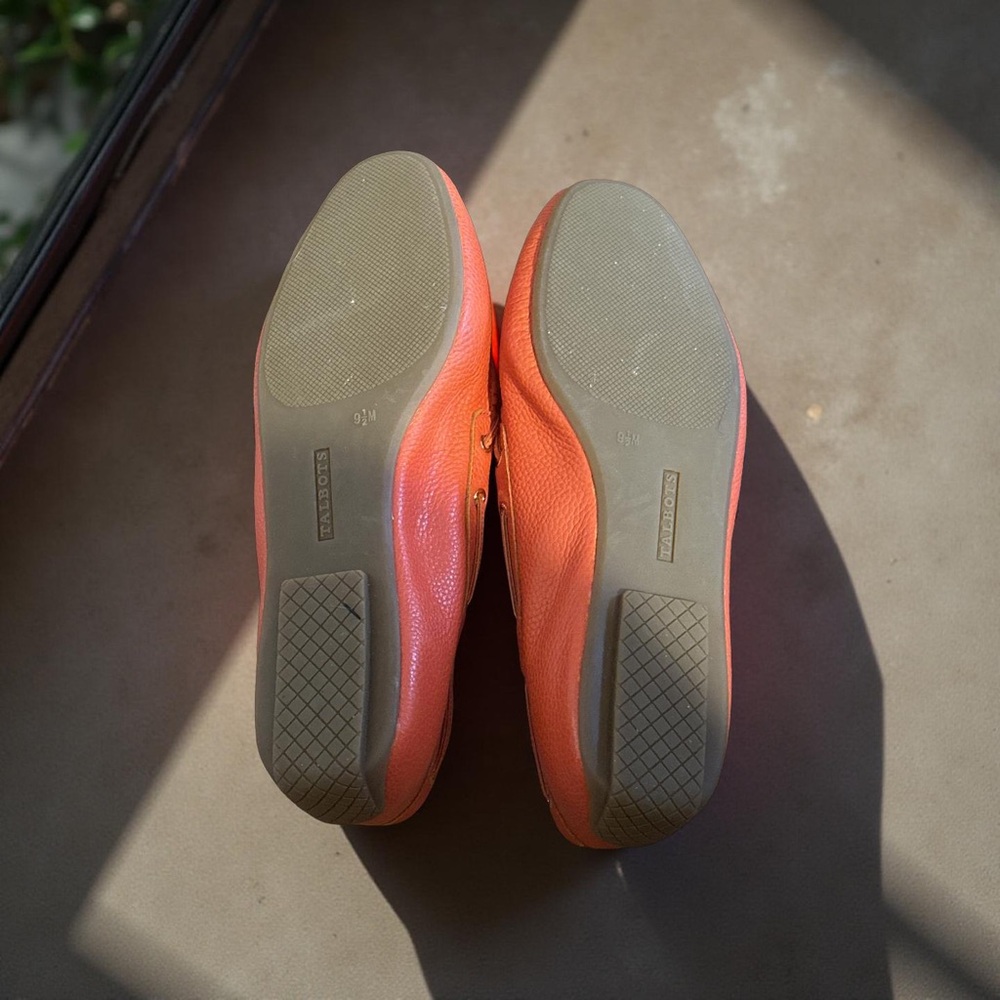 Talbots New Jessie Amazing Coral Leather Driving Flat 9.5M With Gold Tassle tips - Picture 8 of 16